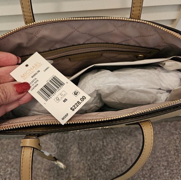 Michael Kors Tan Tote Bag Never Used...Brand New - Picture 3 of 4